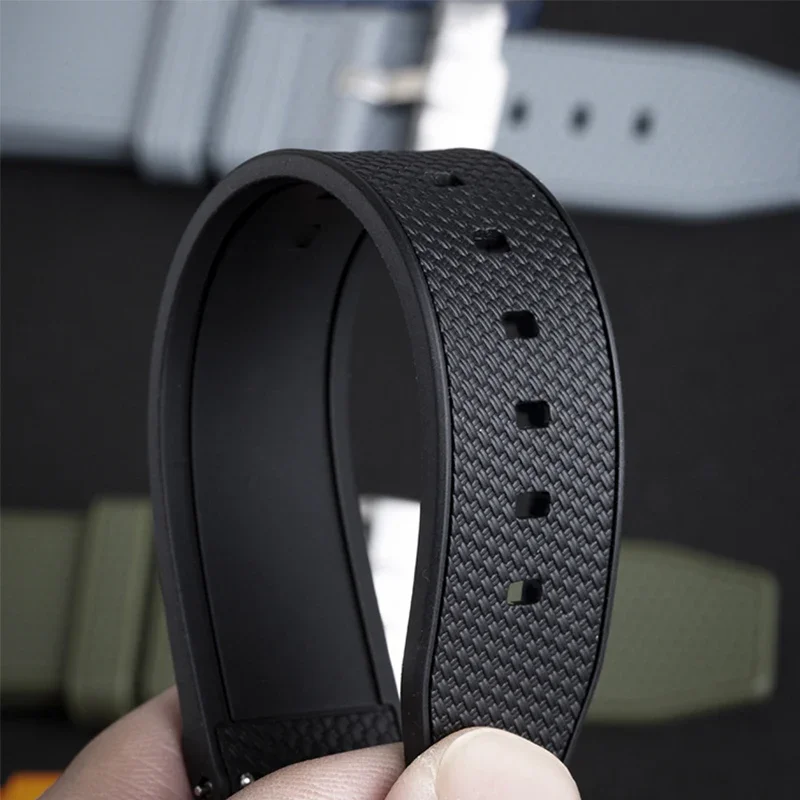 Cinturino in gomma siliconica  - Watches Omega recensione e prezzo